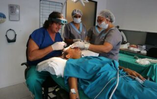 FUT surgeon Doctor Larry Gershowitz